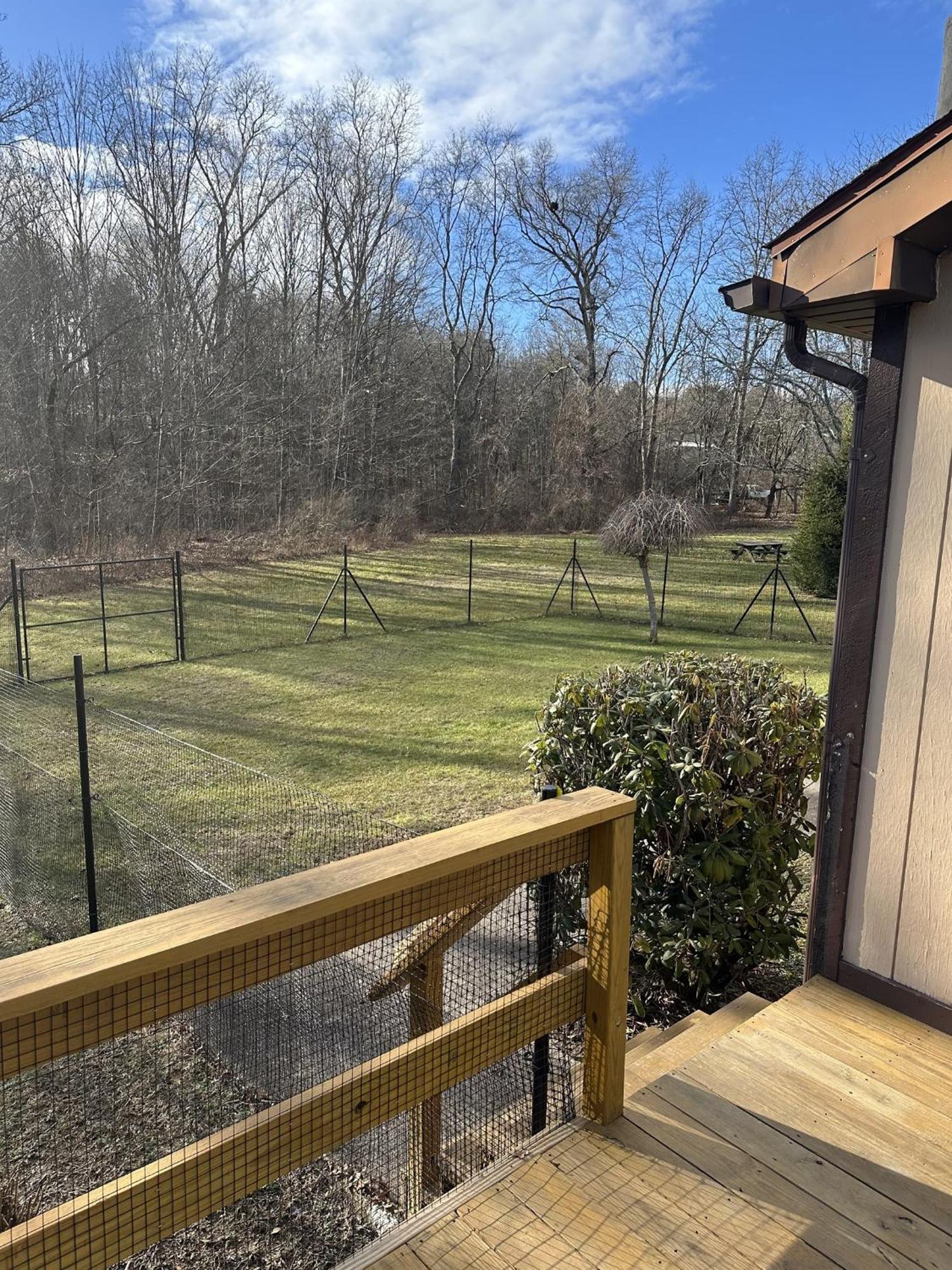 Fenced Yard Chalets From Good Dog Vacations At Big Valley Resort Sciota Exteriér fotografie